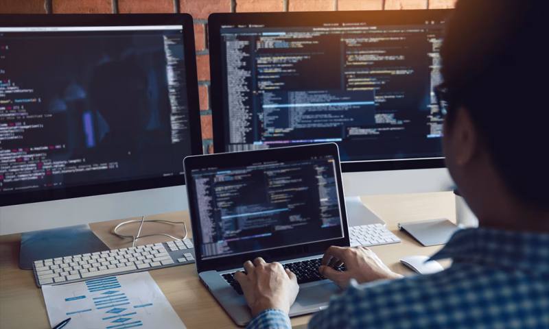 数据科学选型:R与Python如何赋能张家界网站建设?